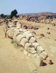Vista di una delle statue giganti di Telemon, Tempio di Zeus Olimpico, c.480 a.C.